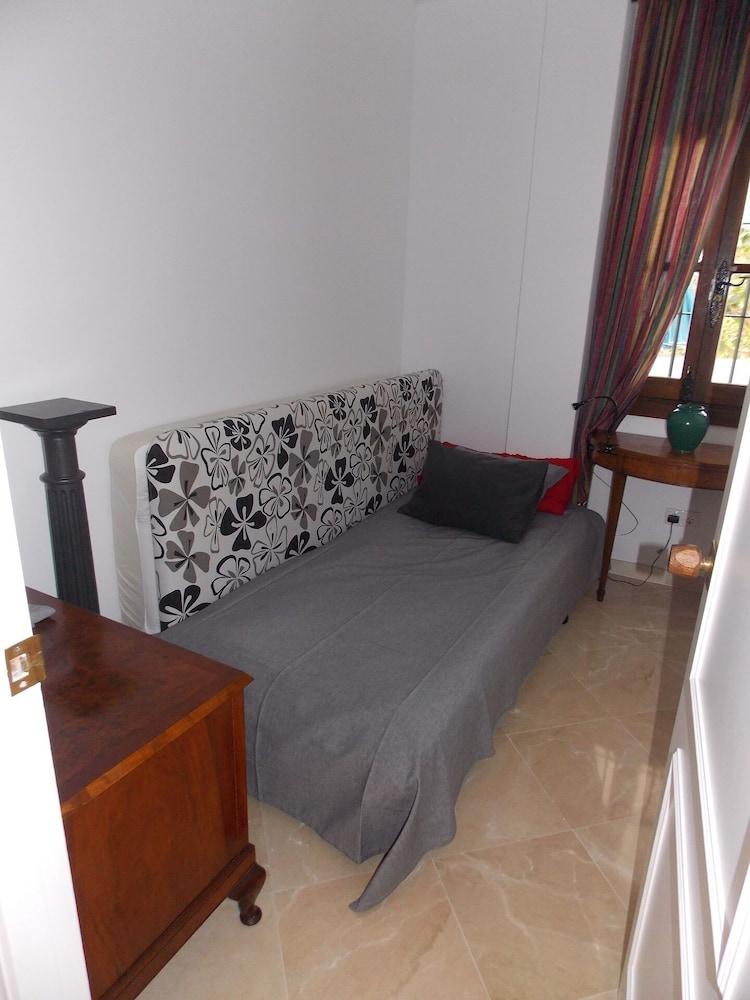 Family Apartment Close To Puerto Banus - Room