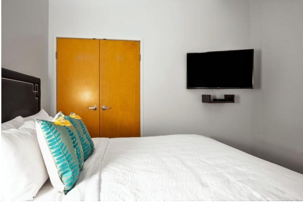 Modern Apartment | Close To Everything | CozySuites - Room