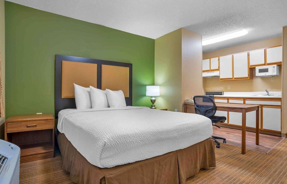 Extended Stay America Suites Indianapolis NW College Park - Room