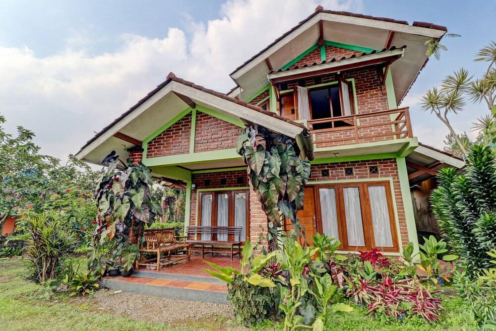 OYO Homes 90849 Cibeunying Homestay Cibodas Maribaya - Exterior