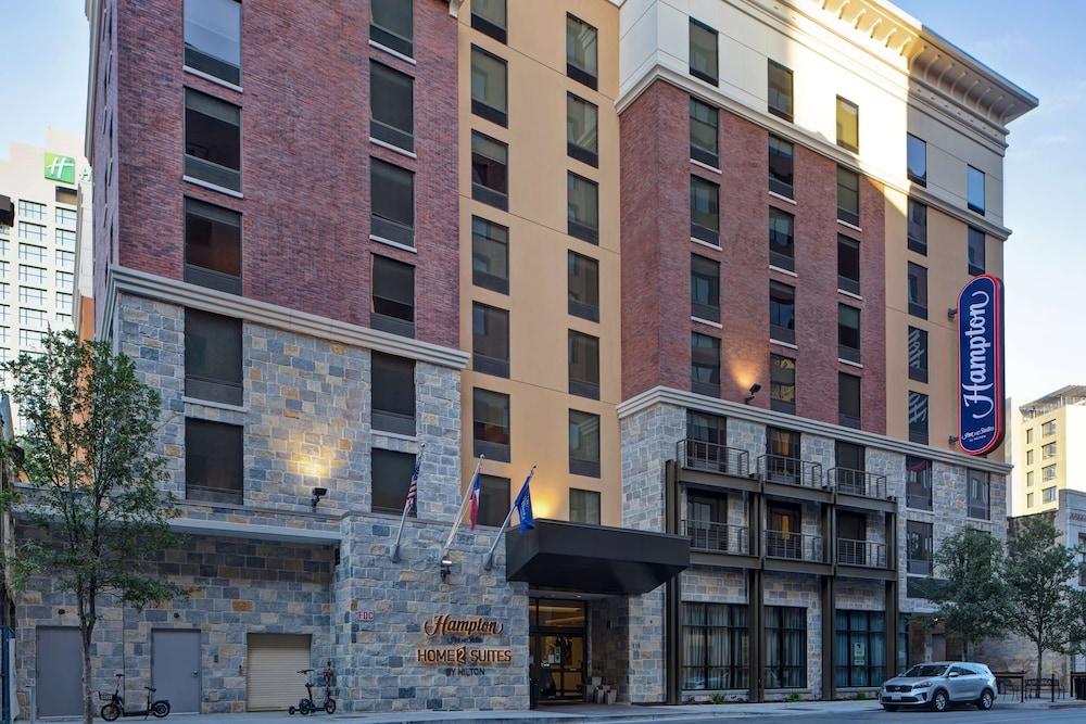 Hampton Inn & Suites San Antonio Riverwalk - Exterior