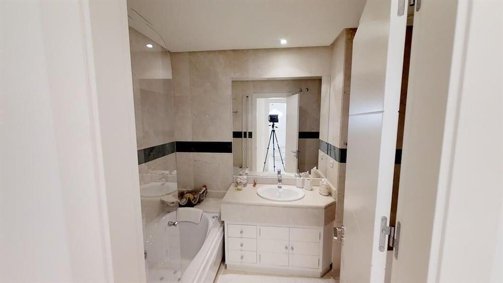 Outstanding Penthouse Near Puerto Banus - Bathroom
