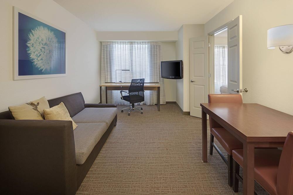 Residence Inn by Marriott Indianapolis Airport - Room