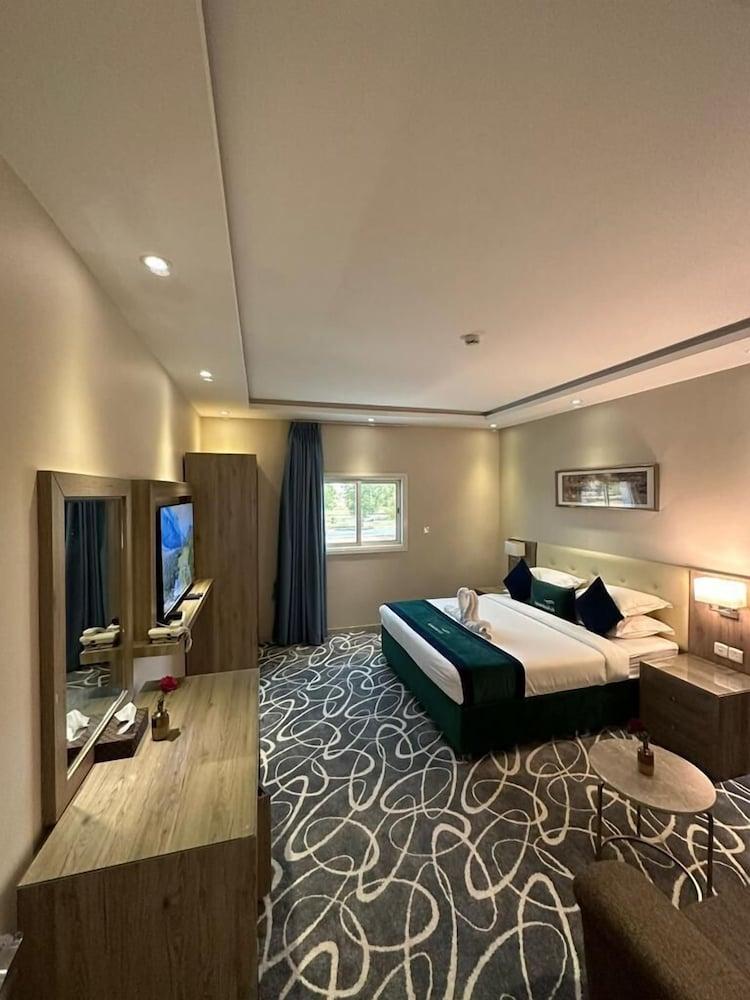sunrise suites - Room