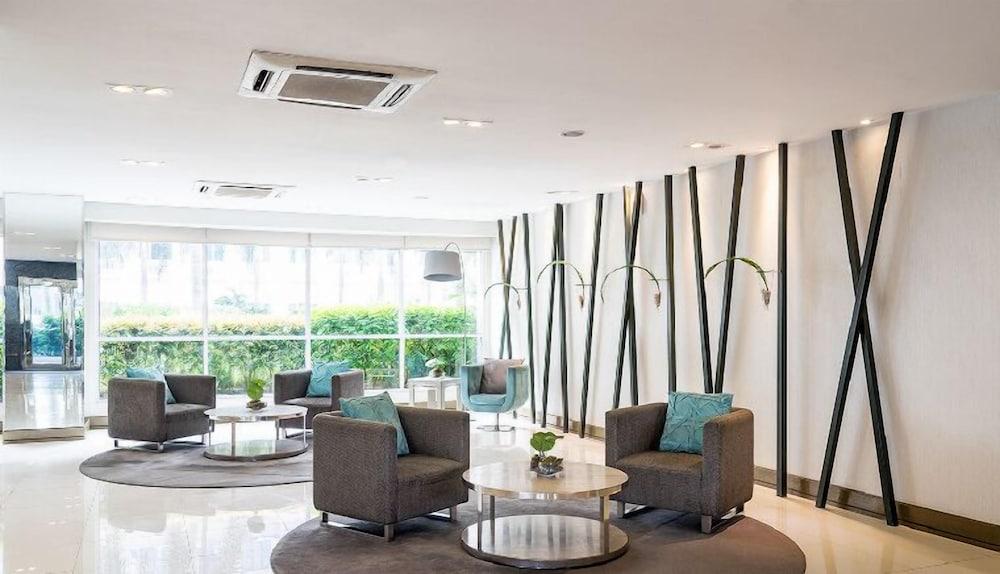 Withus Condotel at Sea Residences - Lobby Sitting Area