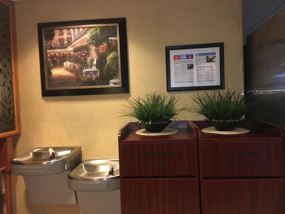 Microtel Inn & Suites by Wyndham Indianapolis Airport - Interior Detail