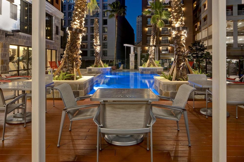 Home2 Suites by Hilton San Antonio Riverwalk, TX - Exterior
