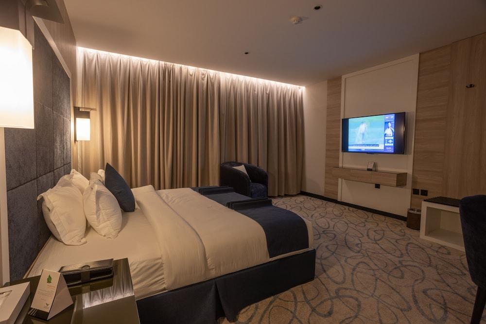 Skyline Hotel & suites - Room
