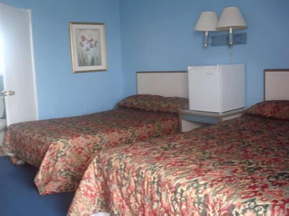 New Sea Breeze Motel - Room