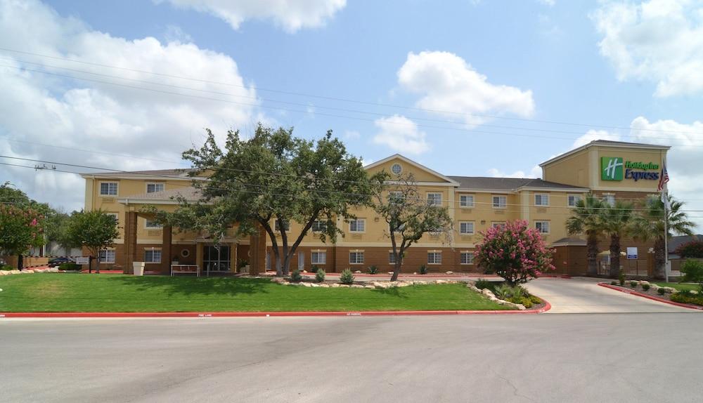 Holiday Inn Express Hotel & Suites San Antonio-Airport North, an IHG Hotel - Featured Image