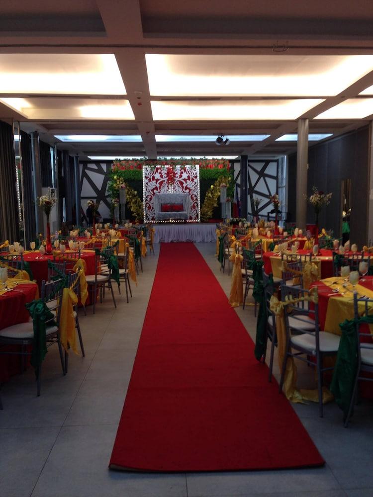 Selah Pods Hotel Manila - Reception
