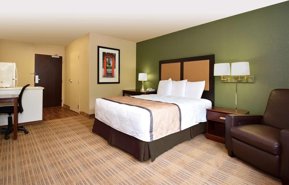 Extended Stay America Suites DC Fairfax Fair Oaks Mall - Room