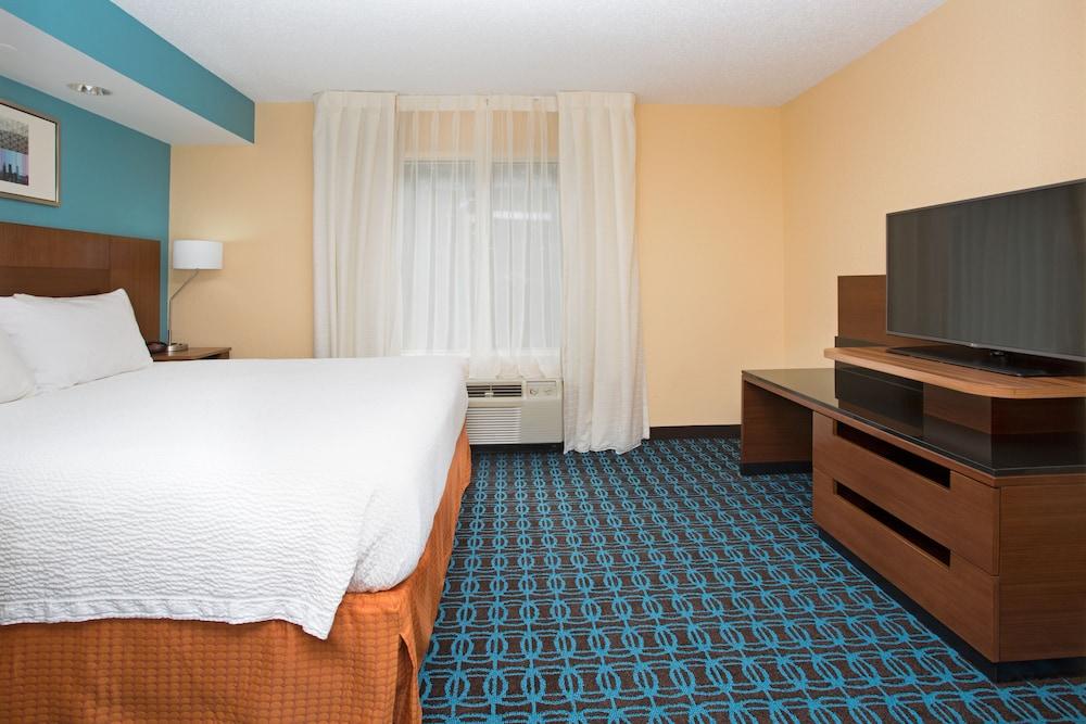 Fairfield Inn & Suites by Marriott Boston Milford - Room