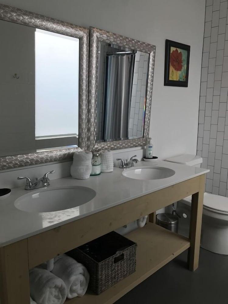 Modern, Spacious 2-bed Casa Sol - Prime Location - Bathroom