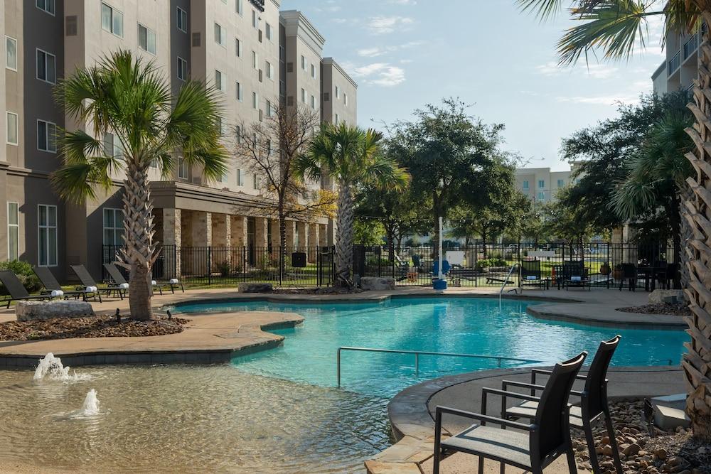 Courtyard by Marriott San Antonio Six Flags at The Rim - Outdoor Pool