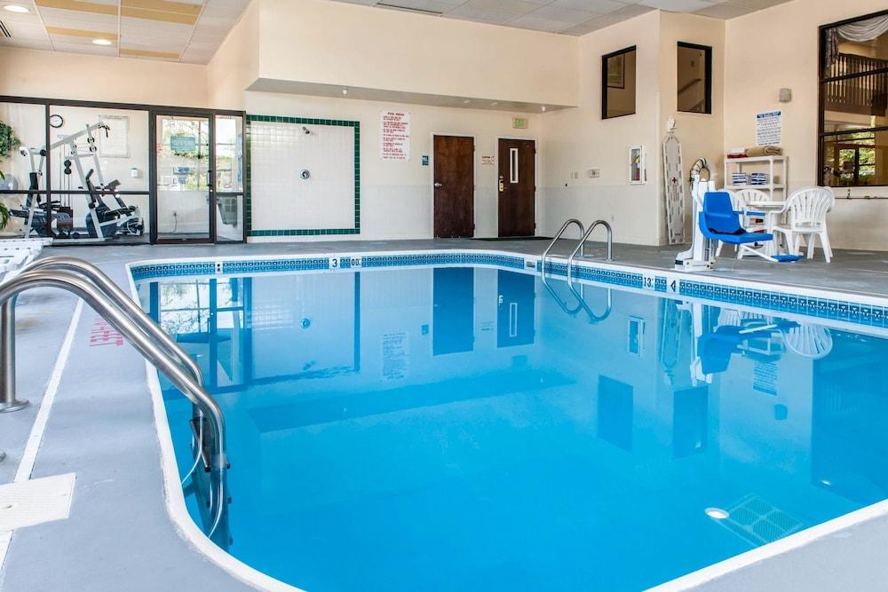 Clarion Inn & Suites Northwest - Indoor Pool