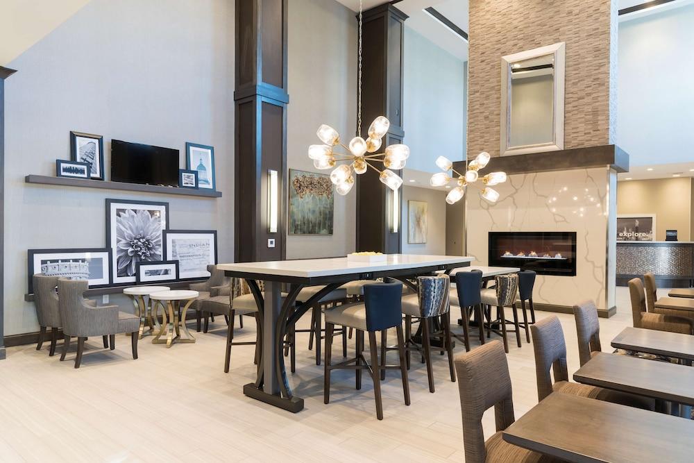 Hampton  Inn & Suites Indianapolis-Keystone - Lobby