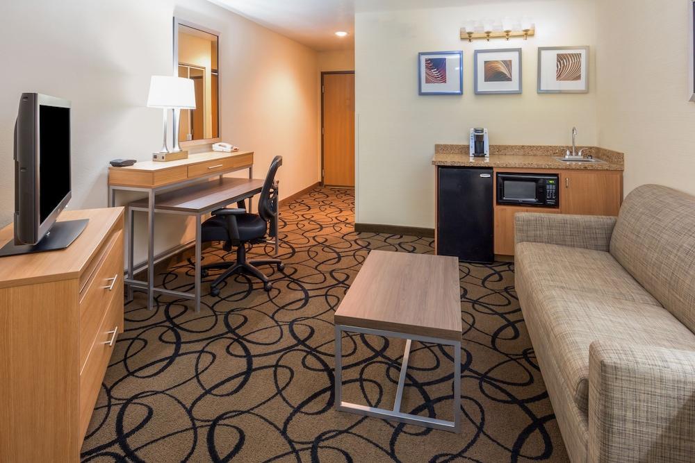 Holiday Inn Express Hotel & Suites Henderson, an IHG Hotel - Room