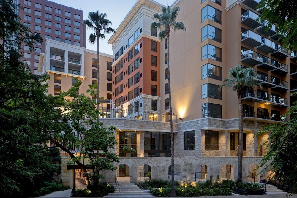 Hampton Inn & Suites San Antonio Riverwalk - Exterior