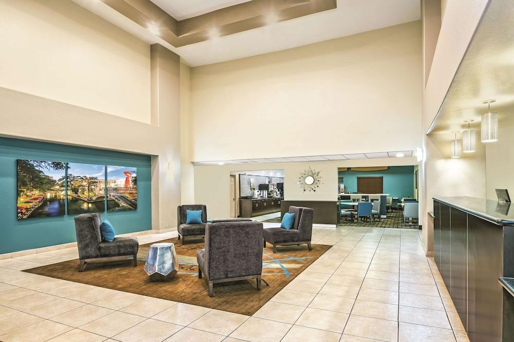 La Quinta Inn & Suites by Wyndham San Antonio N Stone Oak - Lobby