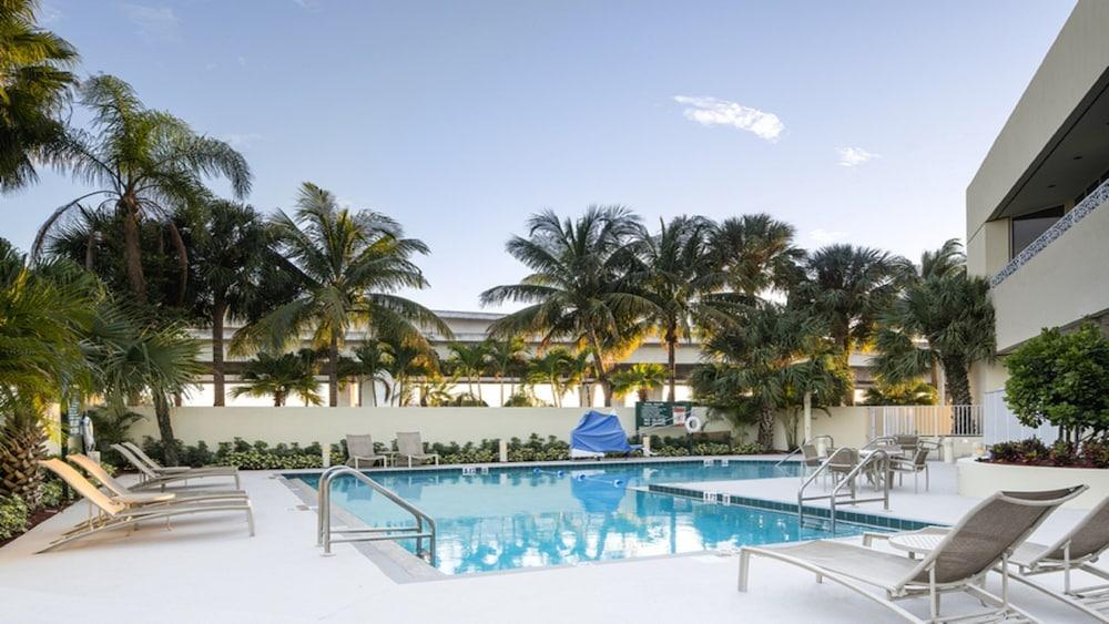 Holiday Inn Palm Beach - Airport Conf Ctr, an IHG Hotel - Waterslide