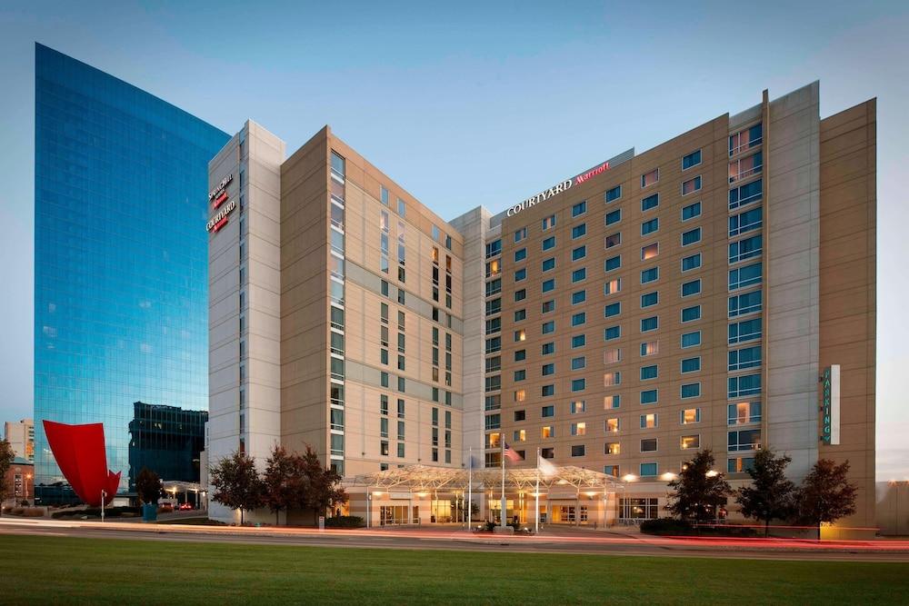 Courtyard by Marriott Indianapolis Downtown - Featured Image