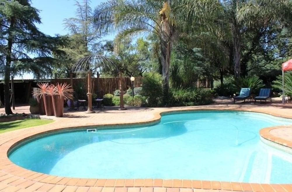 Birdsong Guest House - Outdoor Pool
