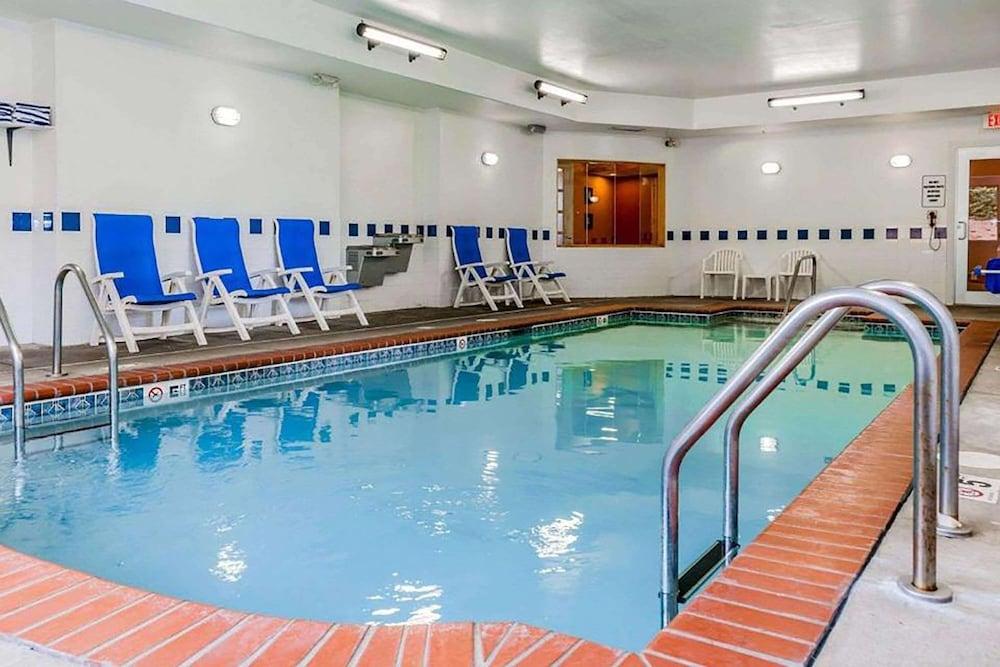 Baymont by Wyndham Indianapolis East - Indoor Pool