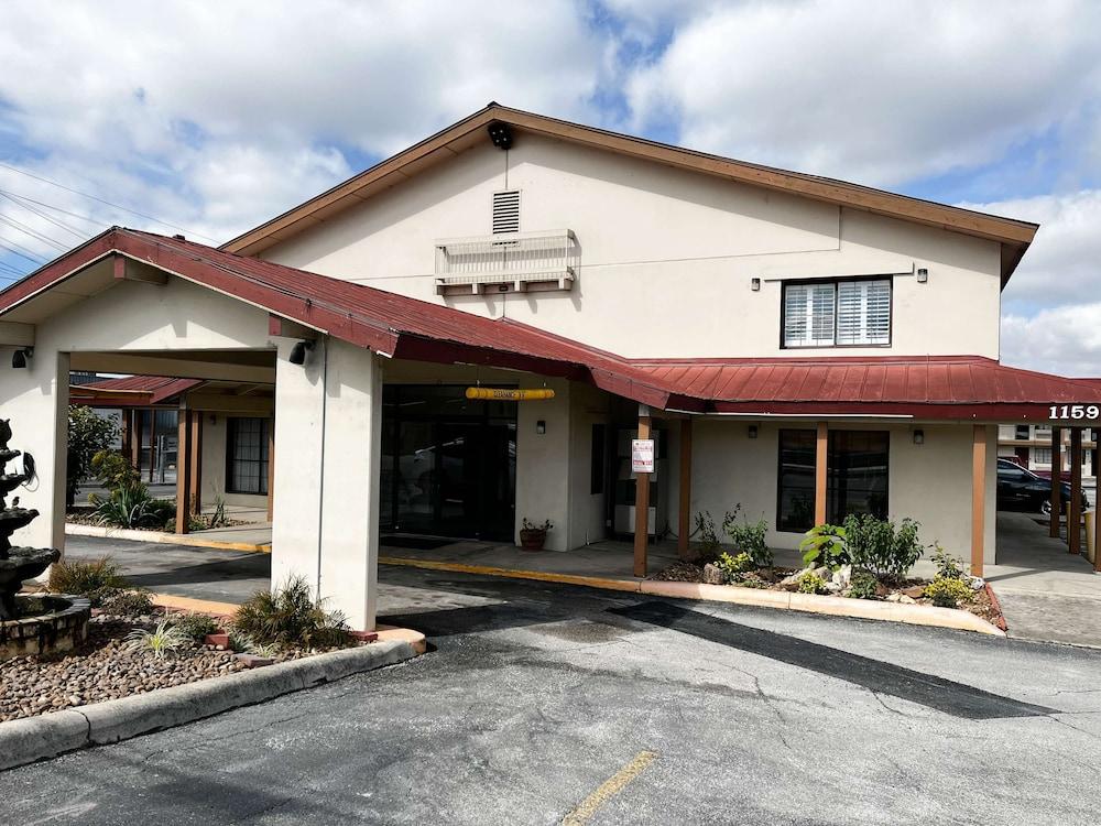 Motel 6 San Antonio, TX – I-35 North Corridor - Featured Image
