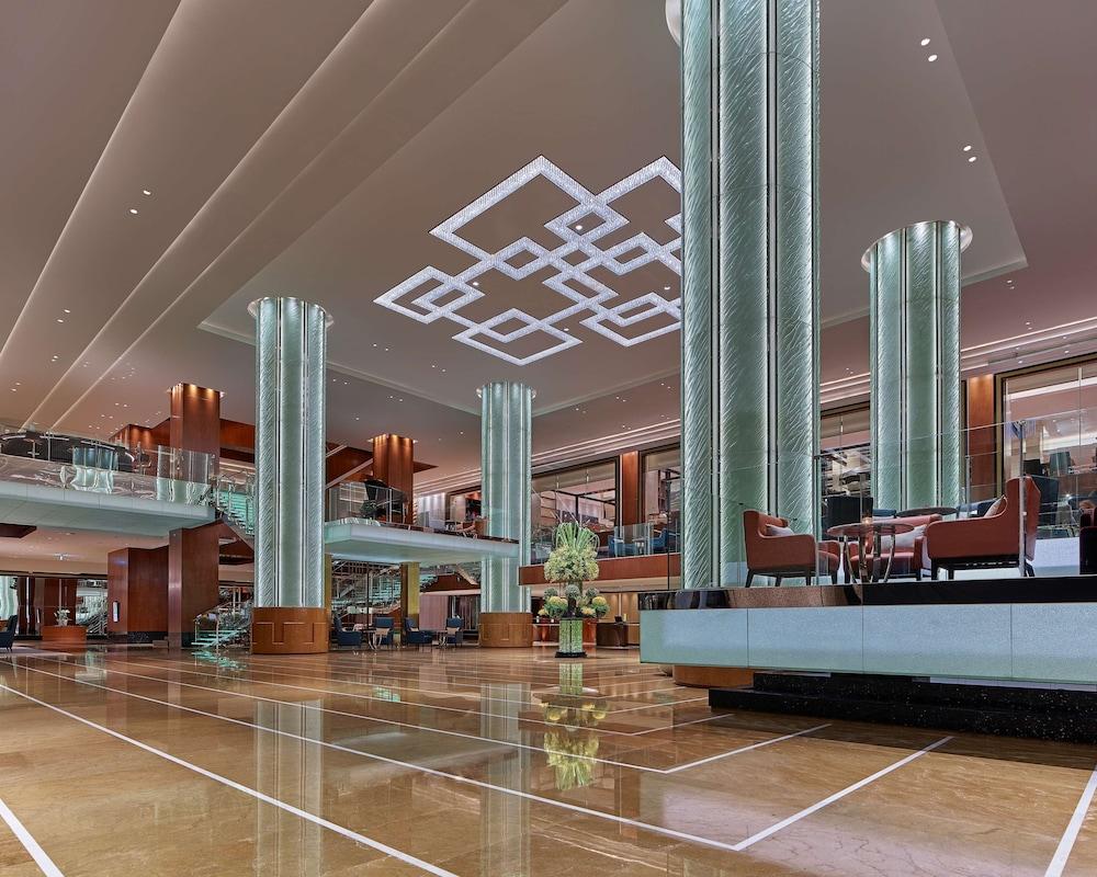 Grand Hyatt Manila - Lobby