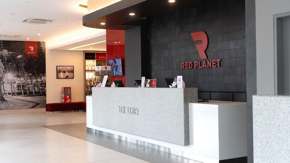 Red Planet BGC The Fort - Lobby