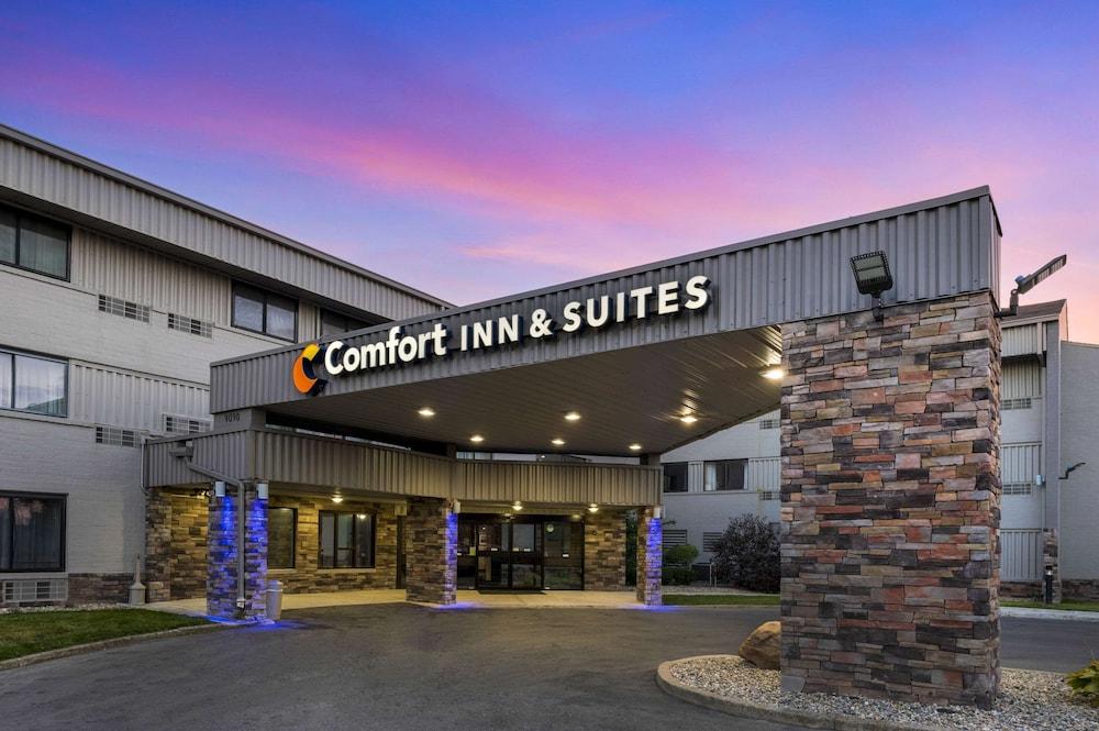 Comfort Inn & Suites North at the Pyramids - Featured Image
