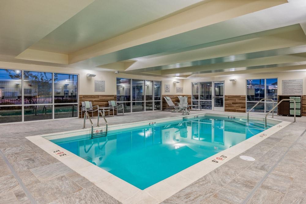 TownePlace Suites by Marriott Indianapolis Airport - Pool