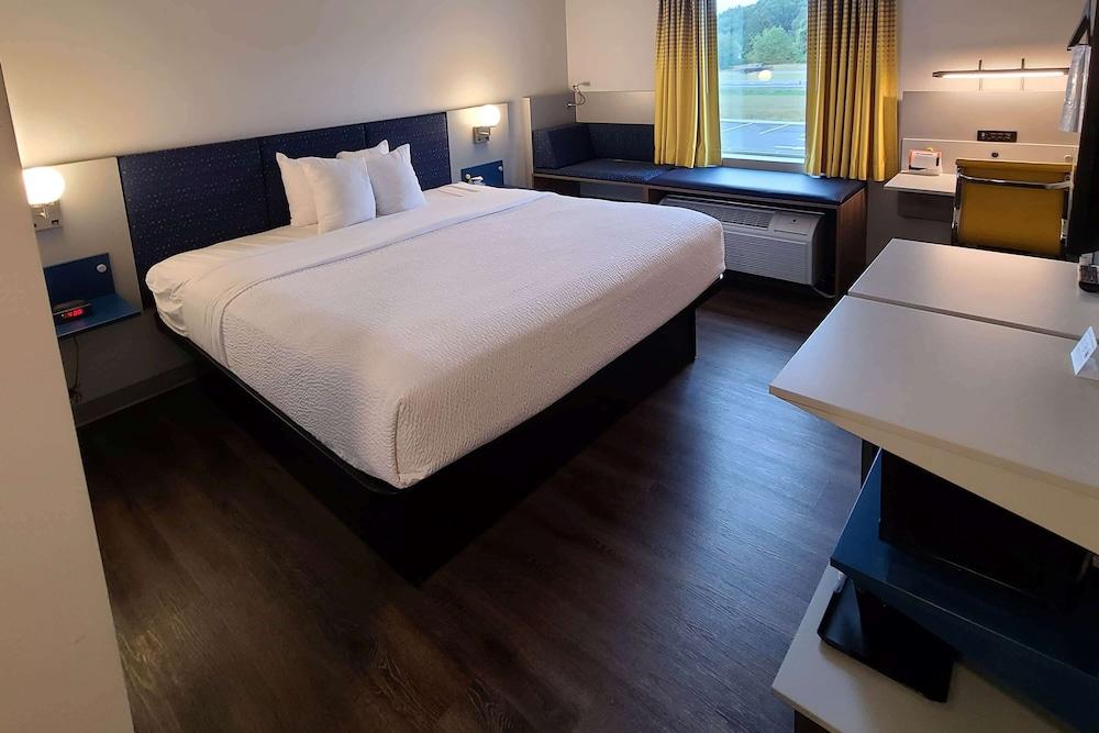 Microtel Inn & Suites by Wyndham Milford - Room
