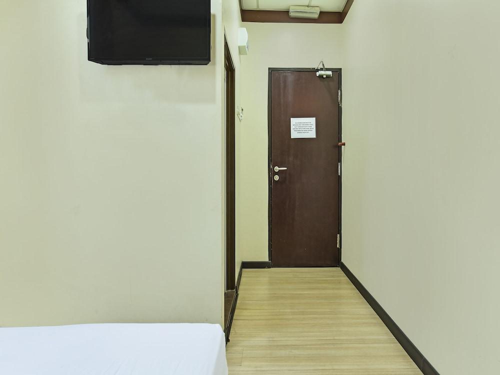 Spot ON 90272 Istana Griya 1 Hotel - Room