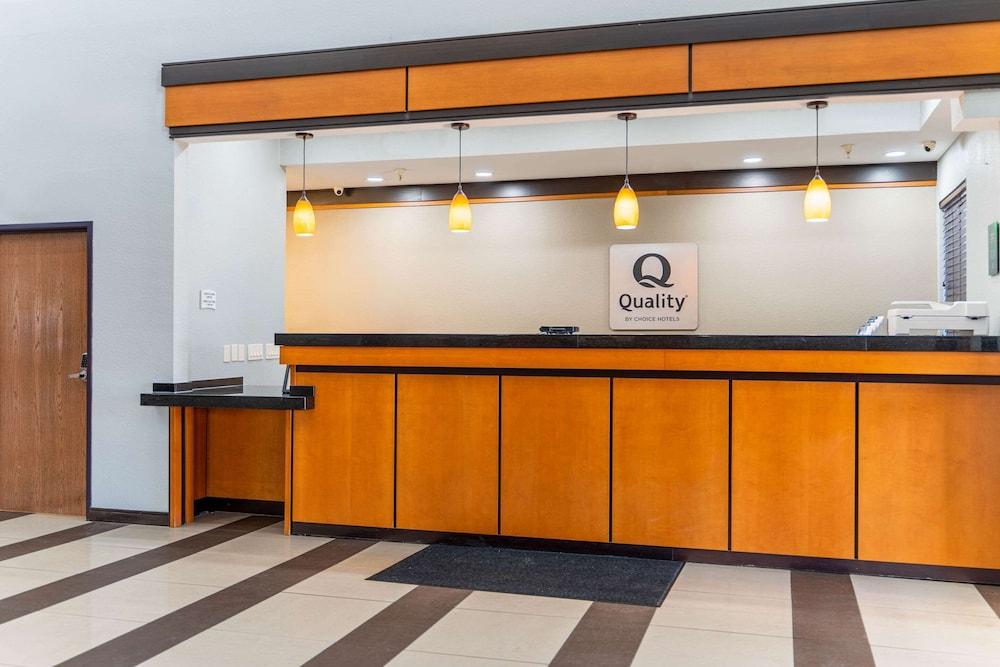 Quality Suites NE Indianapolis Fishers - Lobby