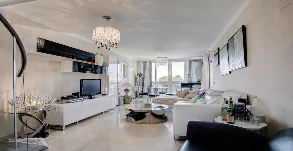 Luxurious Penthouse Puerto Banus - Living Area