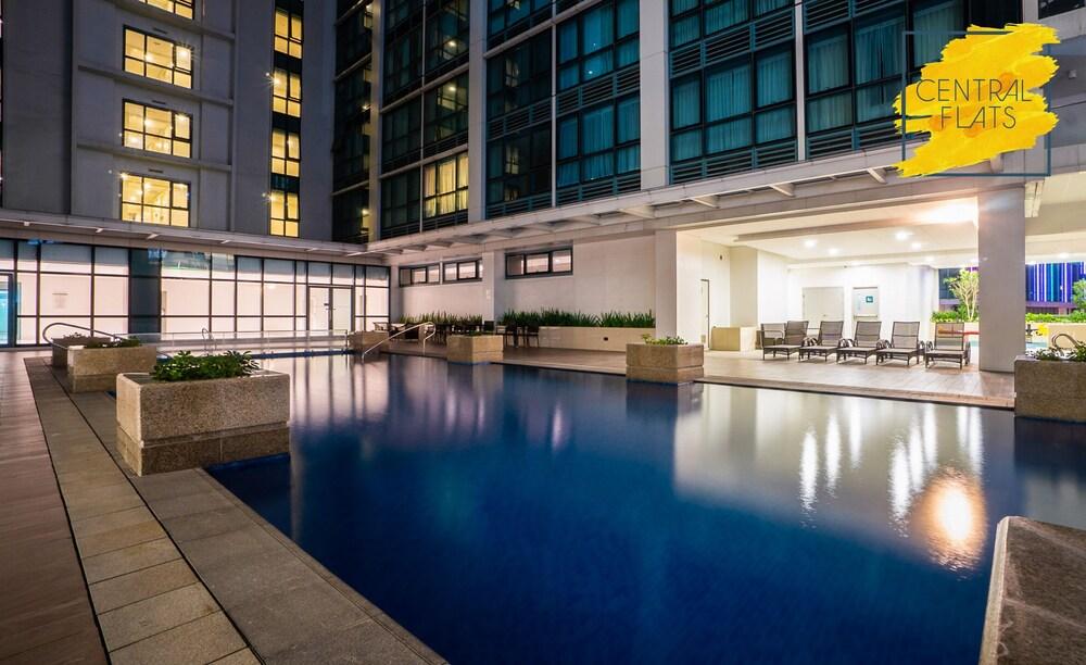 One Uptown Residences by Central Flats - Outdoor Pool
