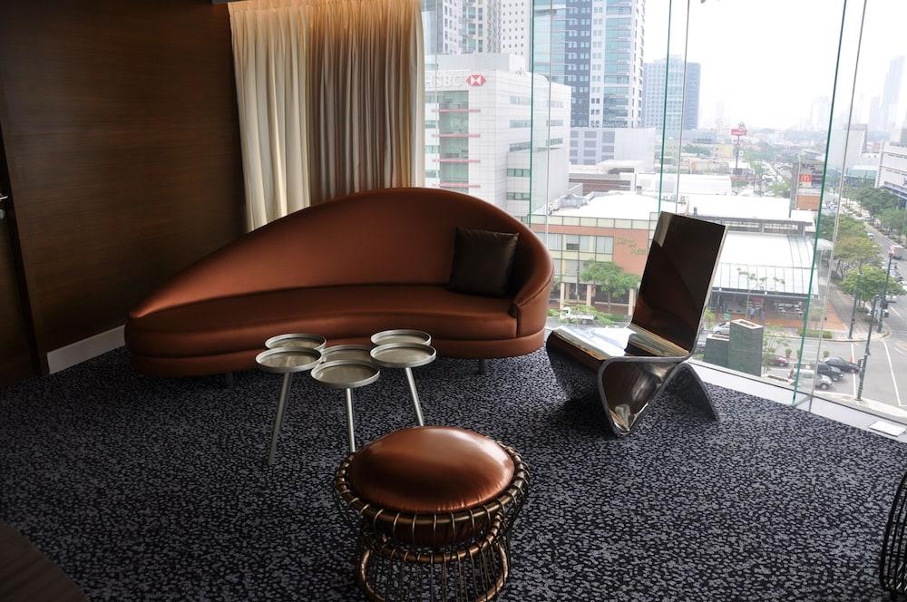 F1 Hotel Manila - Lobby Sitting Area