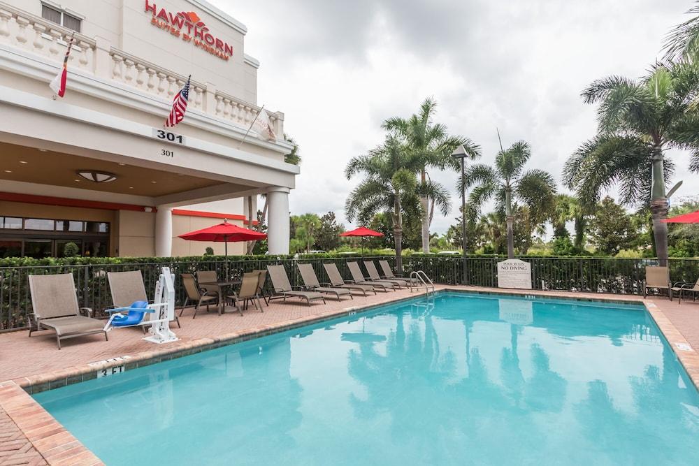 Hawthorn Suites by Wyndham West Palm Beach - Outdoor Pool