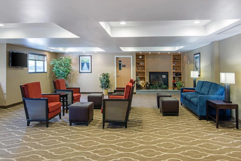 Comfort Inn & Suites Milford / Cooperstown - Lobby