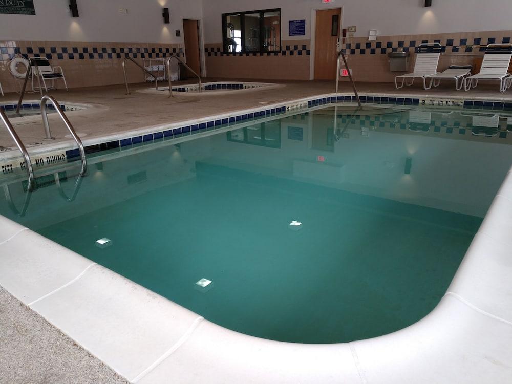 Comfort Inn & Suites Milford / Cooperstown - Indoor Pool