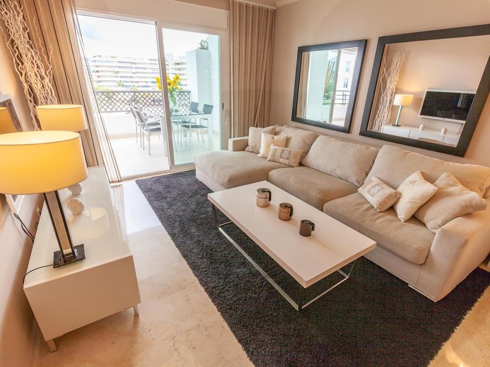 Brand New Apartment at Terrazas de Banús - Living Room