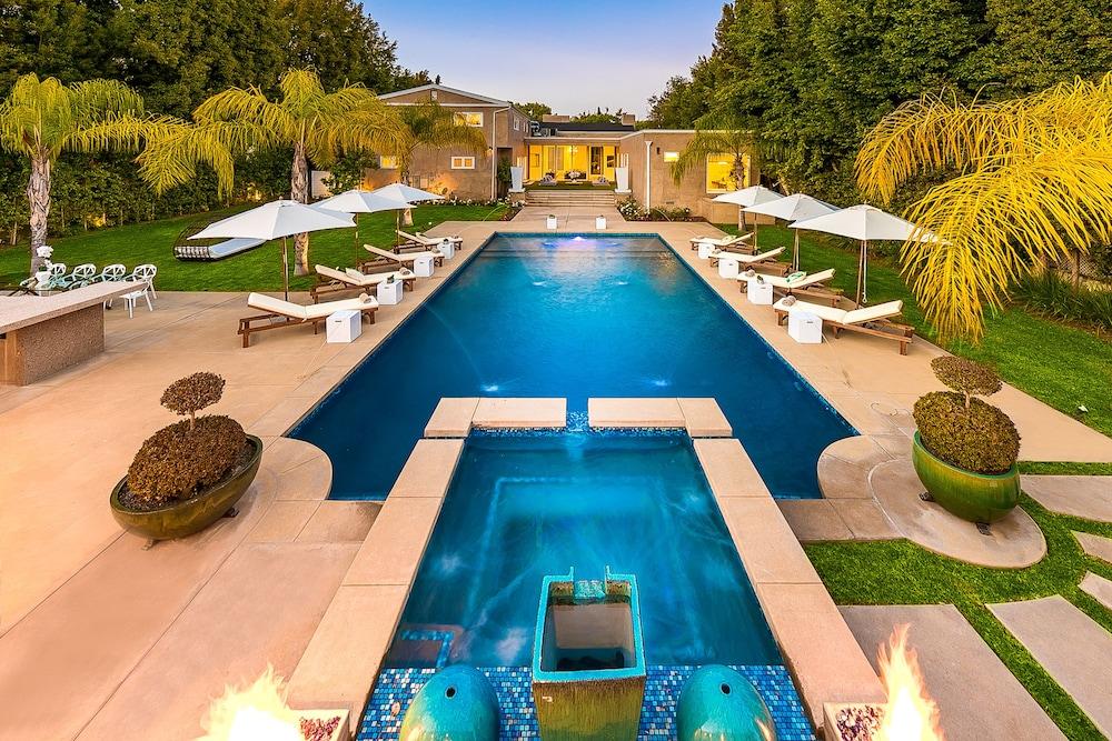 Beverly Hills Luxury Modern Palace - Outdoor Pool