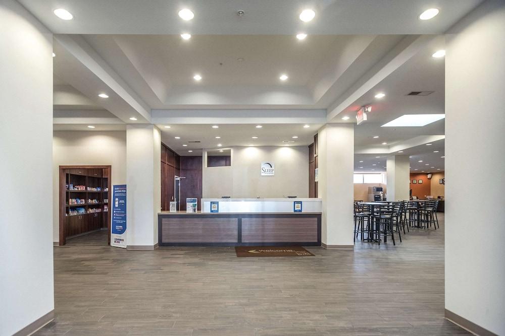 Sleep Inn & Suites and Conference Center Downtown - Lobby