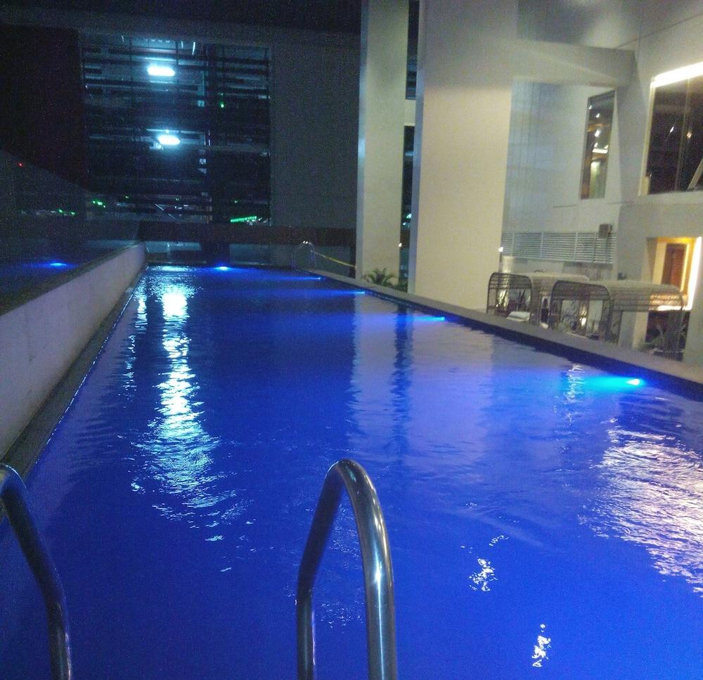 Shanika Properties at Fort Bonifacio - Outdoor Pool
