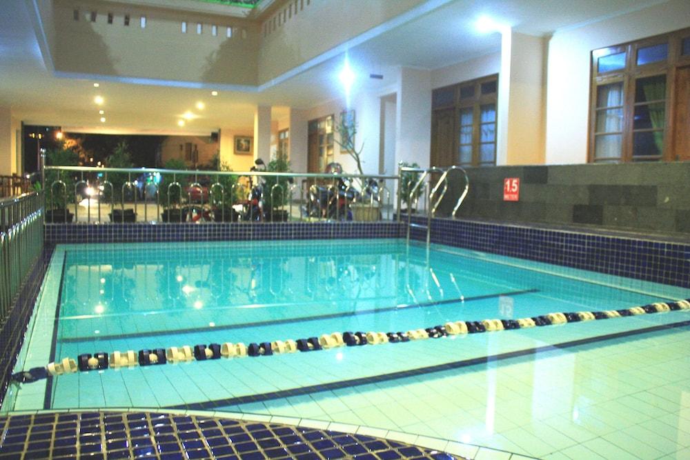 Malioboro Inn Solo - Indoor Pool