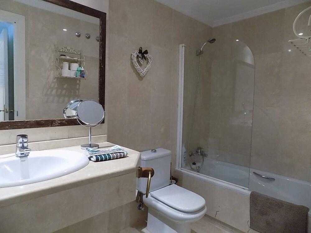 Marbella Golden Mile Luxury Apartment - Bathroom