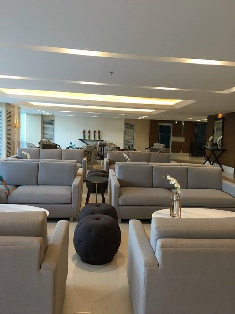 SeaBreeze at Breeze Residences - Lobby Sitting Area