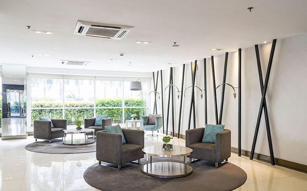 Jericho's Place at Sea Residences - Lobby Sitting Area
